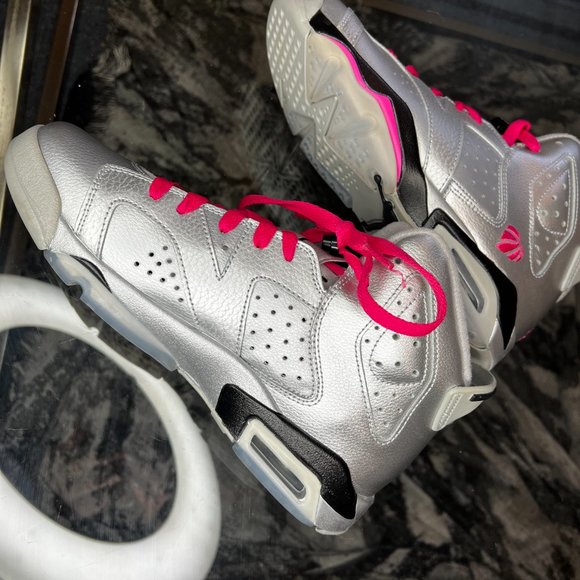 Jordan 2012 Valentines Day 6s Size 6 - Picture 8 of 10